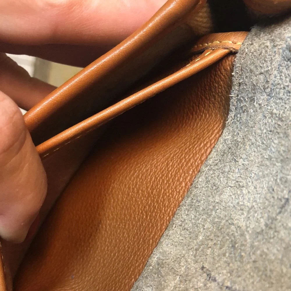 Vintage Dooney & Bourke mini crossbody bag - Picture 9 of 16